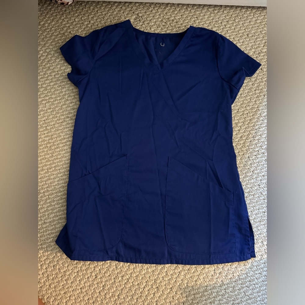 Scrub tops - Picture 2 of 11